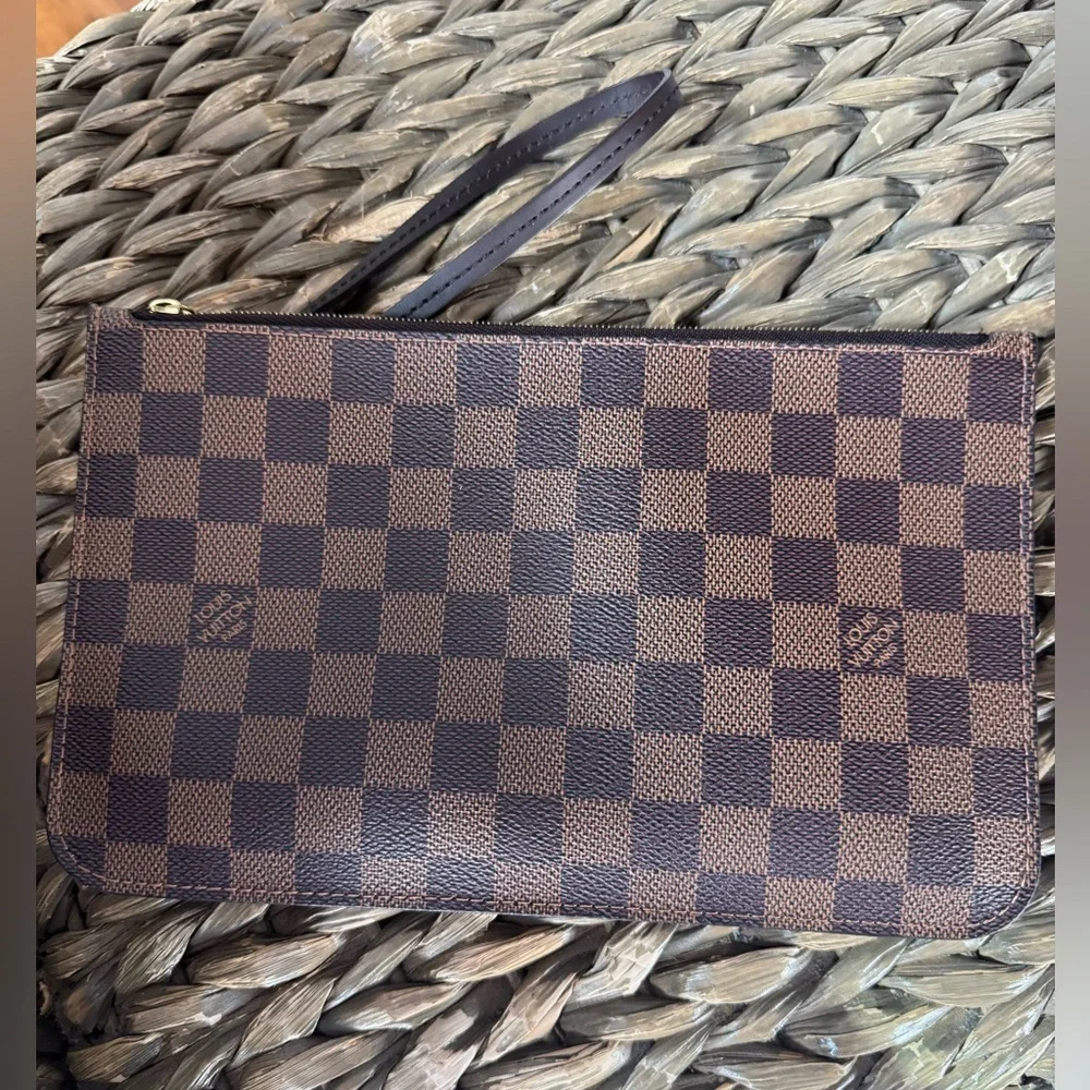 LV Zip pouch - Picture 7 of 17